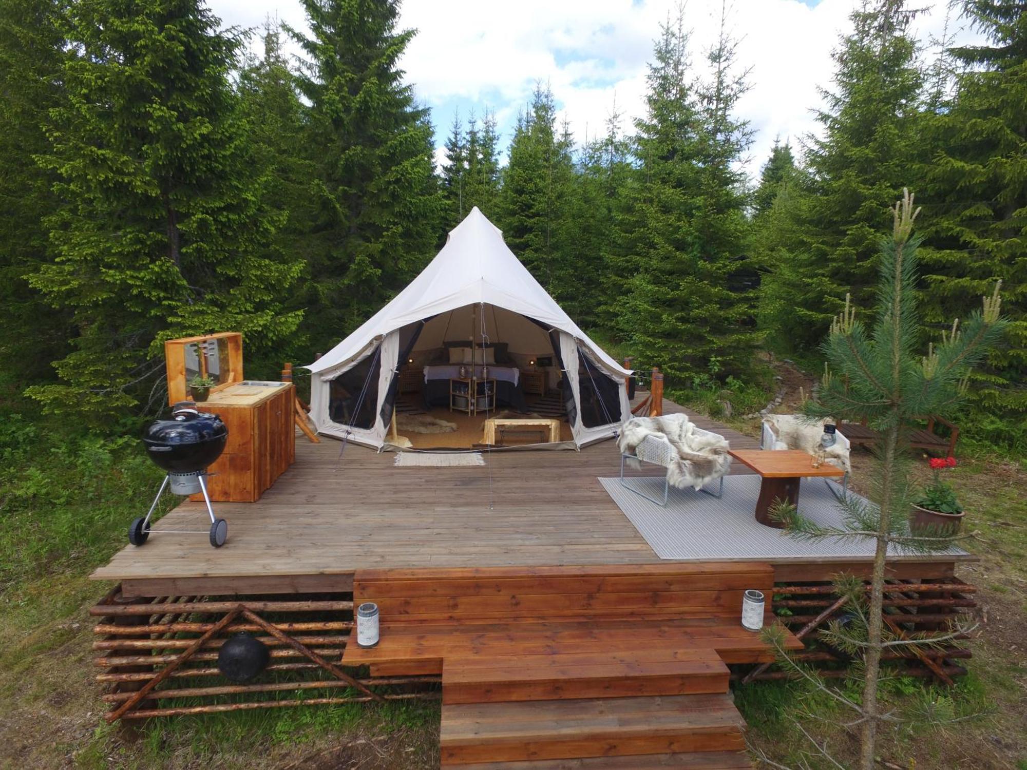 Glamping Tent With Amazing View In The Forest Tente de luxe Torsby